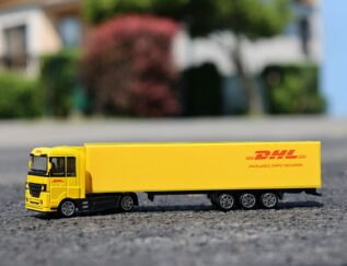 Auto kamion DHL 20 cm