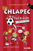 Chlapec v kopačkách
